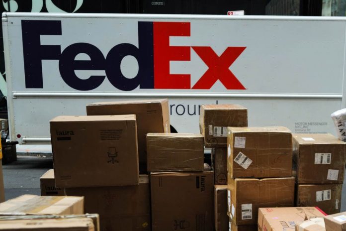 Trimite colet FedEx Trimite colet FedEx